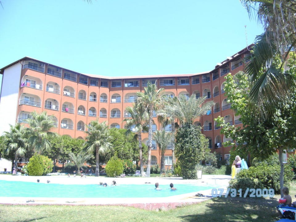 Der kleine Pool Club Turtas Beach Hotel