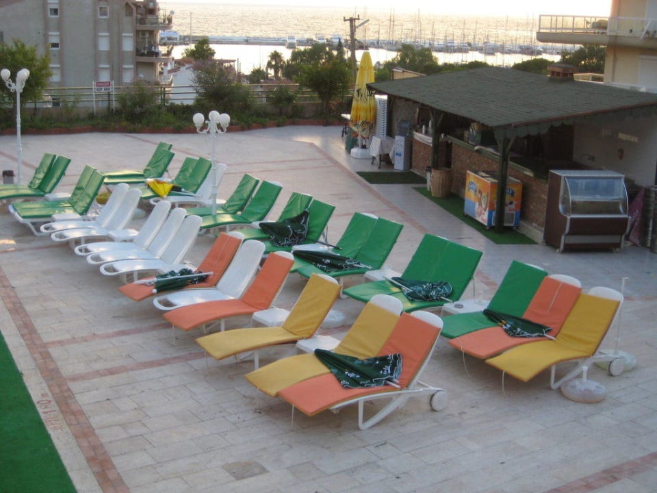 Возле бассейна Hotel Golden Day