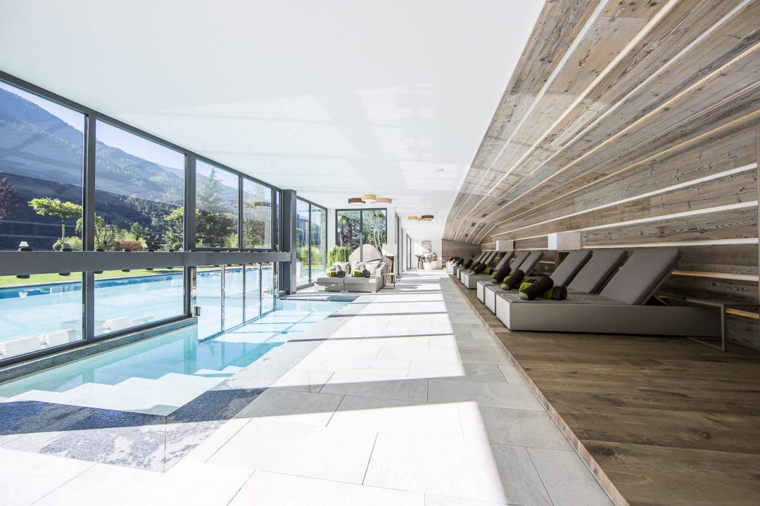Ruheraum mit Pool Quellenhof Luxury Resort Passeier
