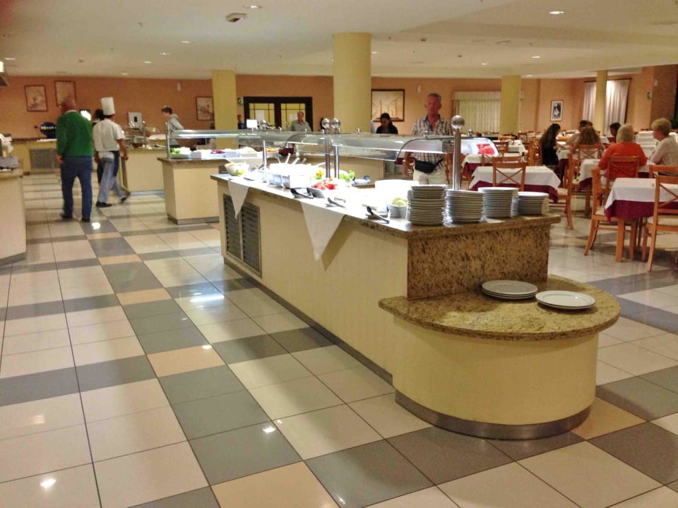 Spärliches und lieblos serviertes Buffet Grand Muthu Golf Plaza Hotel & Spa