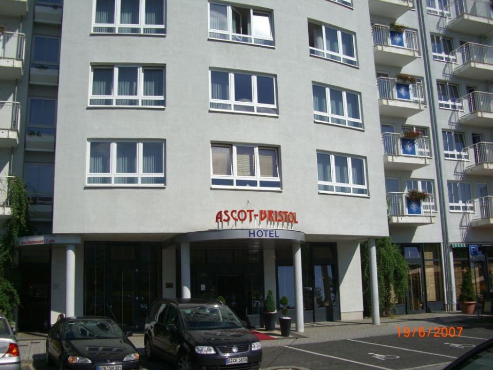 Hoteleingang Hotel Ascot-Bristol