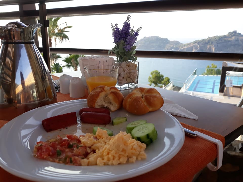 Frühstück bei tollem Ausblick TUI BLUE Seno - Adults Only