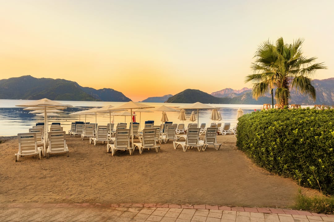 Strand Kayamaris Hotel