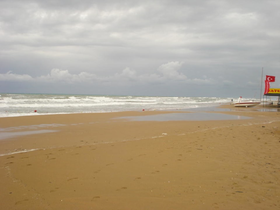 Strand Club Grand Side
