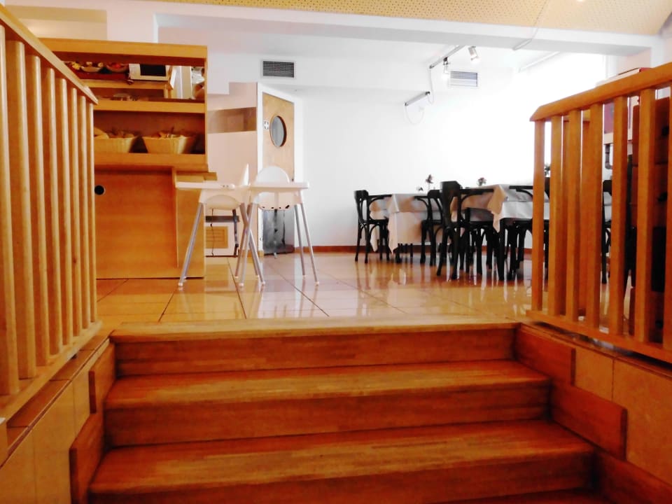 Restaurant, Treppe zum oberen Raum mit Büffet Barceló Portinatx - Adults only