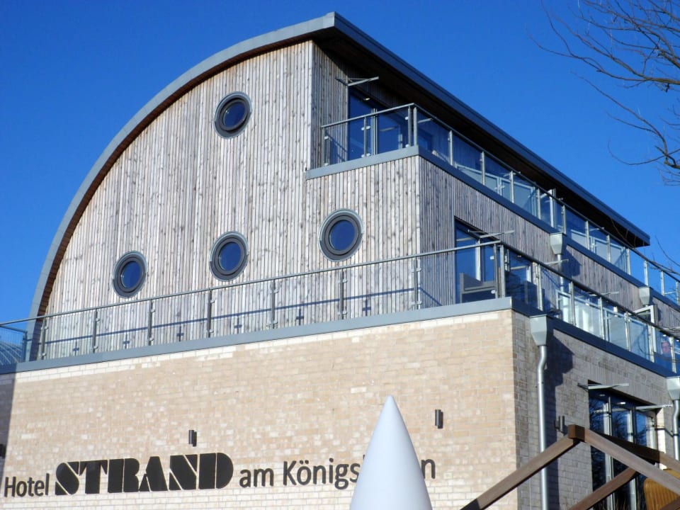 Rechte Seite Frontsicht Hotel Strand am Königshafen