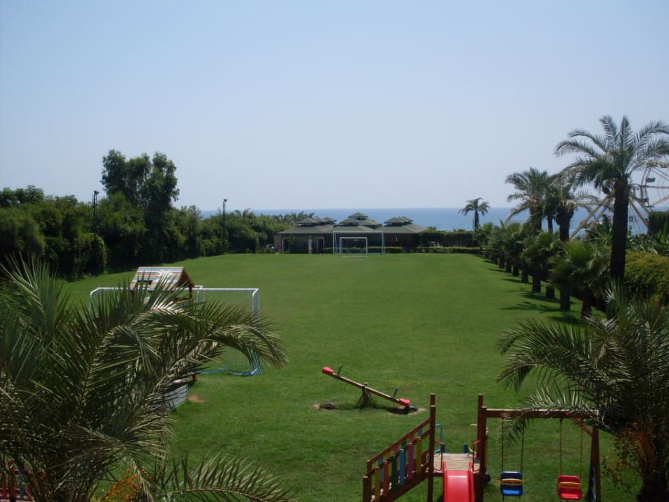 Fußballplatz Hotel Turan Prince