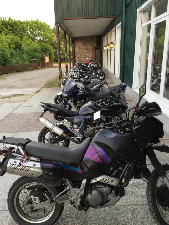 Unsere Mopeds hatten es auch gut Hotel Berggasthof Ziegenkopf
