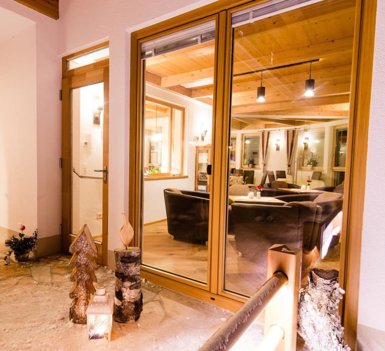 Blick in unsere Lounge Hotel Alpenhof Wolayersee