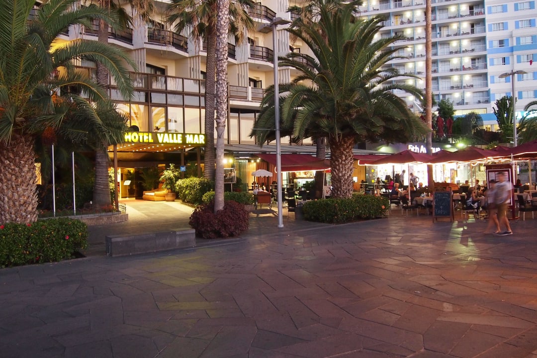 Eingangsbereich mit angrenzender Hotelbar Hotel ValleMar