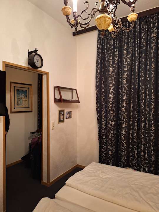 Zimmer EIFELkrimihotel