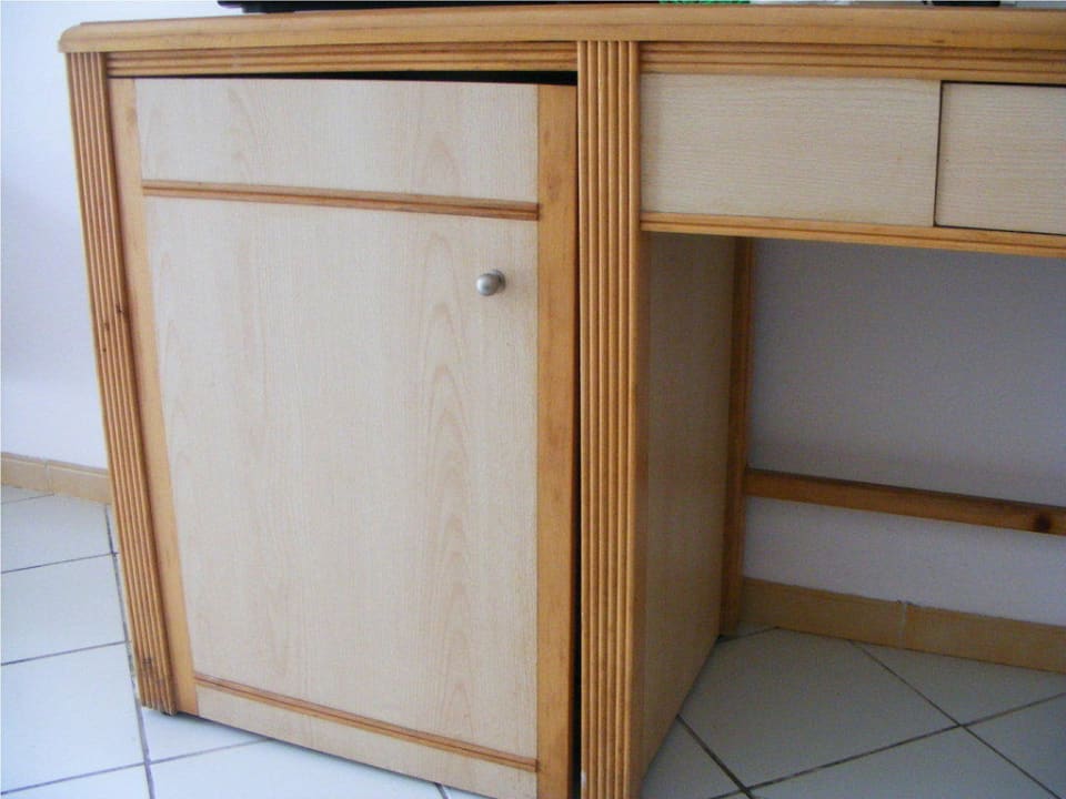 Schiefe Schranktür Hotel Nesrine