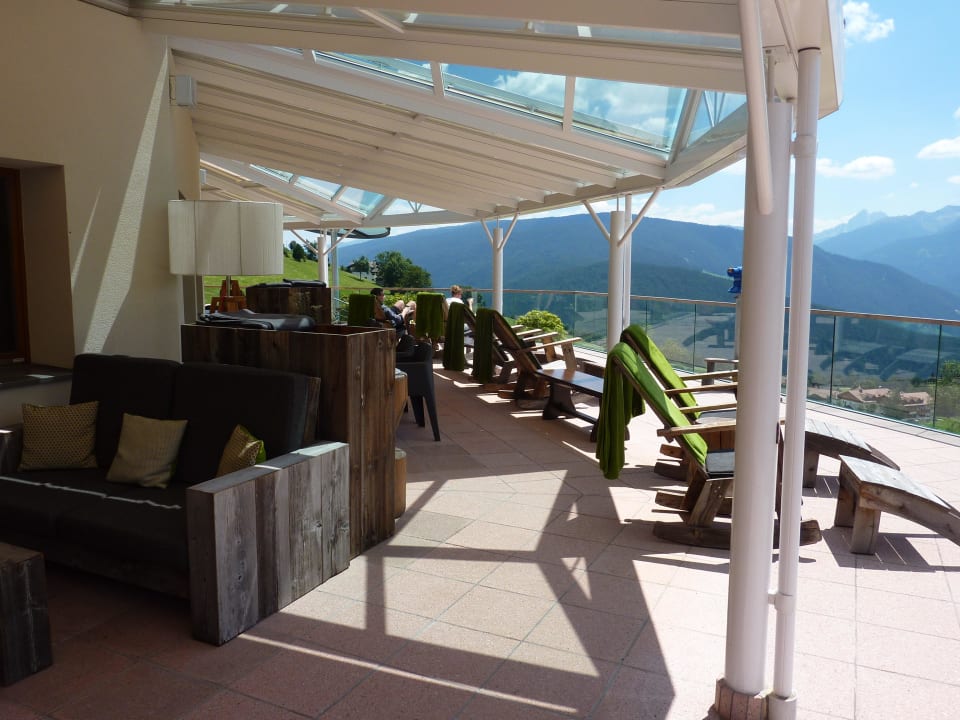 Hinterer Teil der Terrasse Hotel Gitschberg