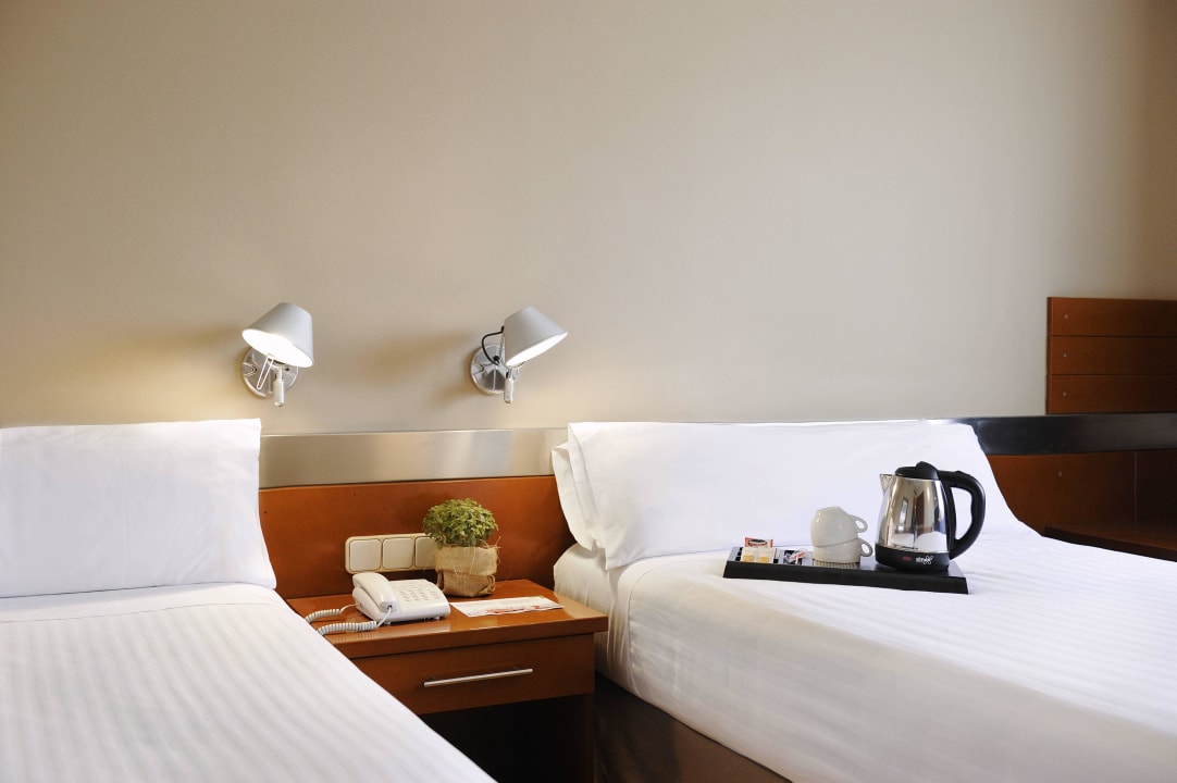 Twin Room Hotel Tres Torres Atiram