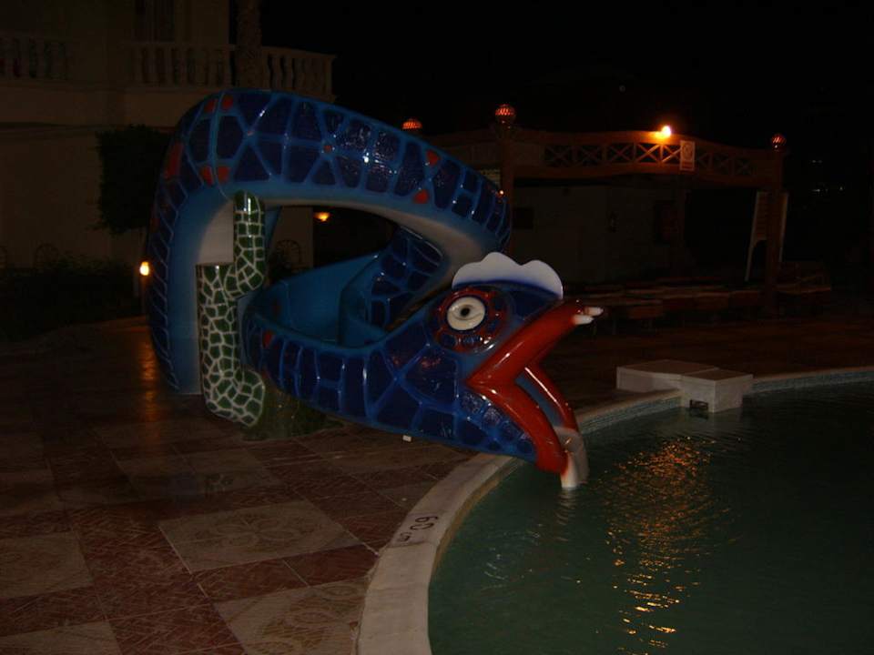 Pool nachts Riviera Aqua Park Resort