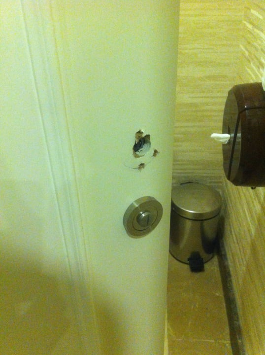 Nichtgeschafft die Tür zu reparieren Castival Hotel