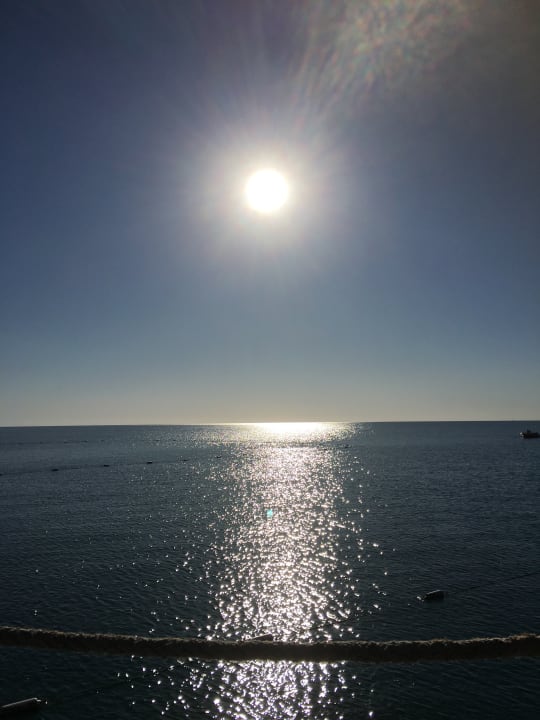 Strand Saturn Palace Resort Hotel