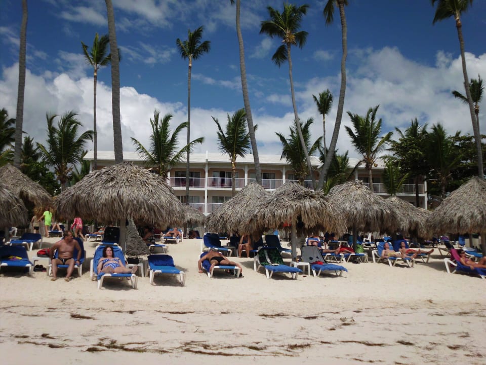 Blick vom Meer zum Hotel Vik Hotel Arena Blanca & Cayena Beach