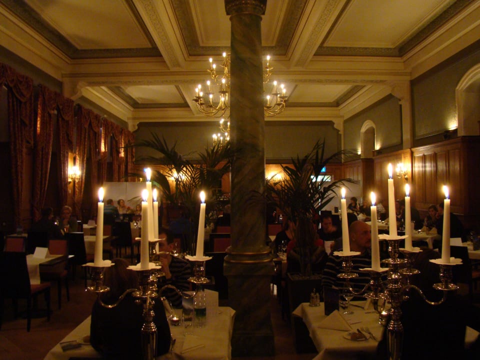 Der Speisesaal für die "Arrangement"-Gäste Hotel Pilatus-Kulm