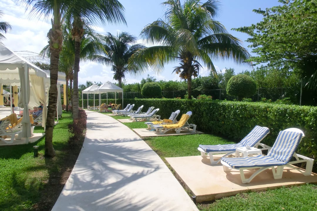 Relaxe-Liegenbereich JOIA Paraiso by Iberostar