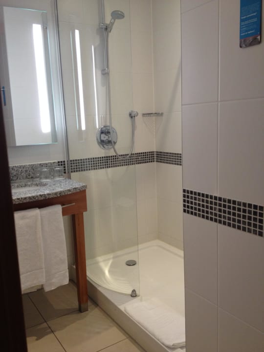 Badezimmer völlig i. O. Hampton by Hilton Amsterdam / Arena Boulevard