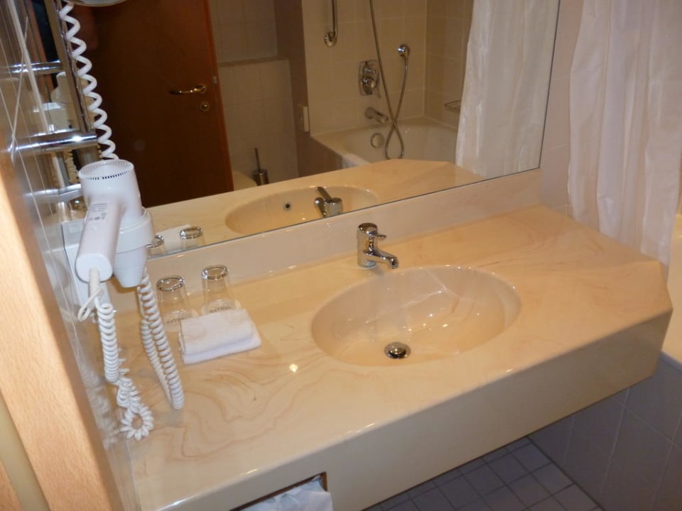 Badezimmer Estrel Hotel Berlin