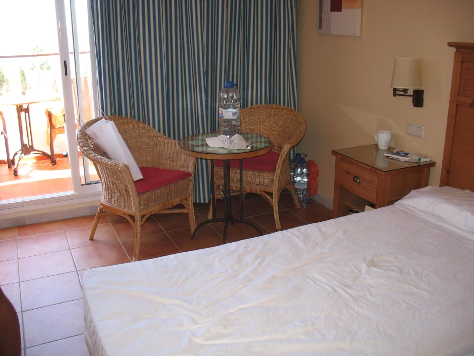 Sitzbereich vorm Balkon Fuerte Conil-Resort