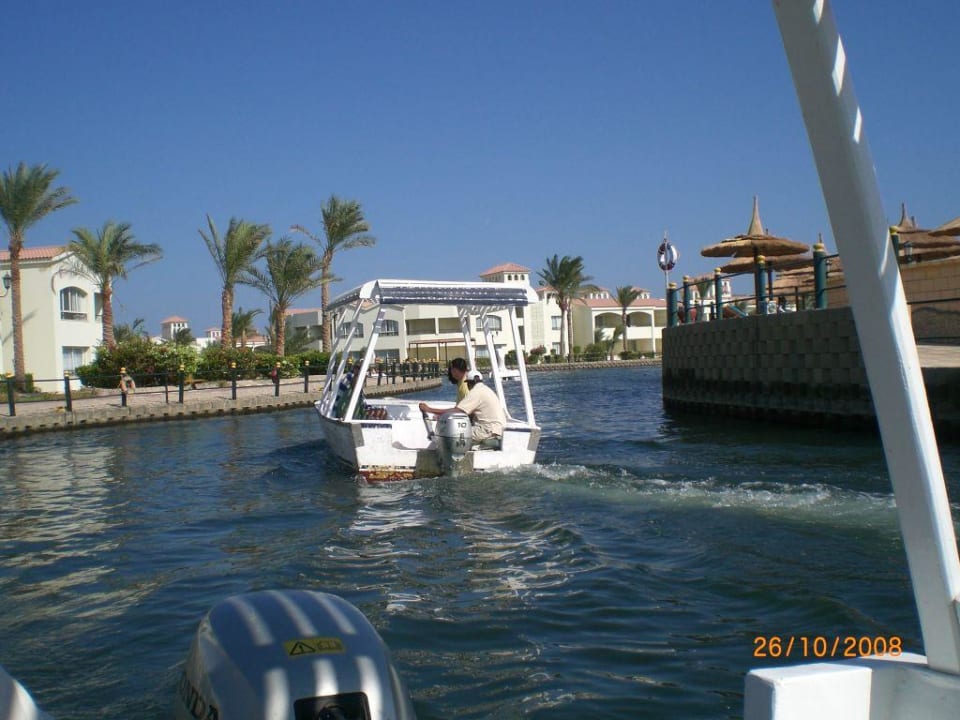 Mit dem Boot  zum Essen -besser als Laufen.. Pickalbatros Dana Beach Resort - Hurghada