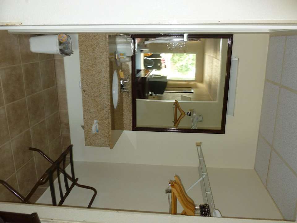 Vorraum zum Badezimmer Hotel Americas Best Value Inn Bradenton Motel