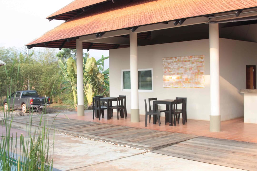 Vom Parkplatz zur Lobby  Lucerne Villa Resort Khao Yai