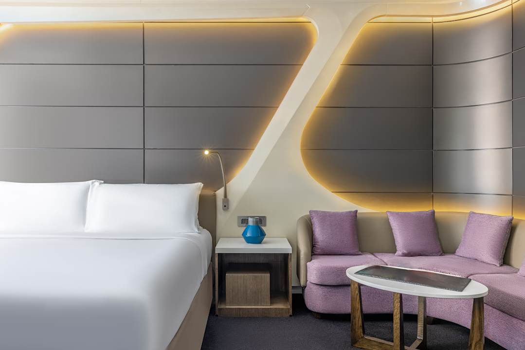 Zimmer V Hotel Dubai, Curio Collection by Hilton