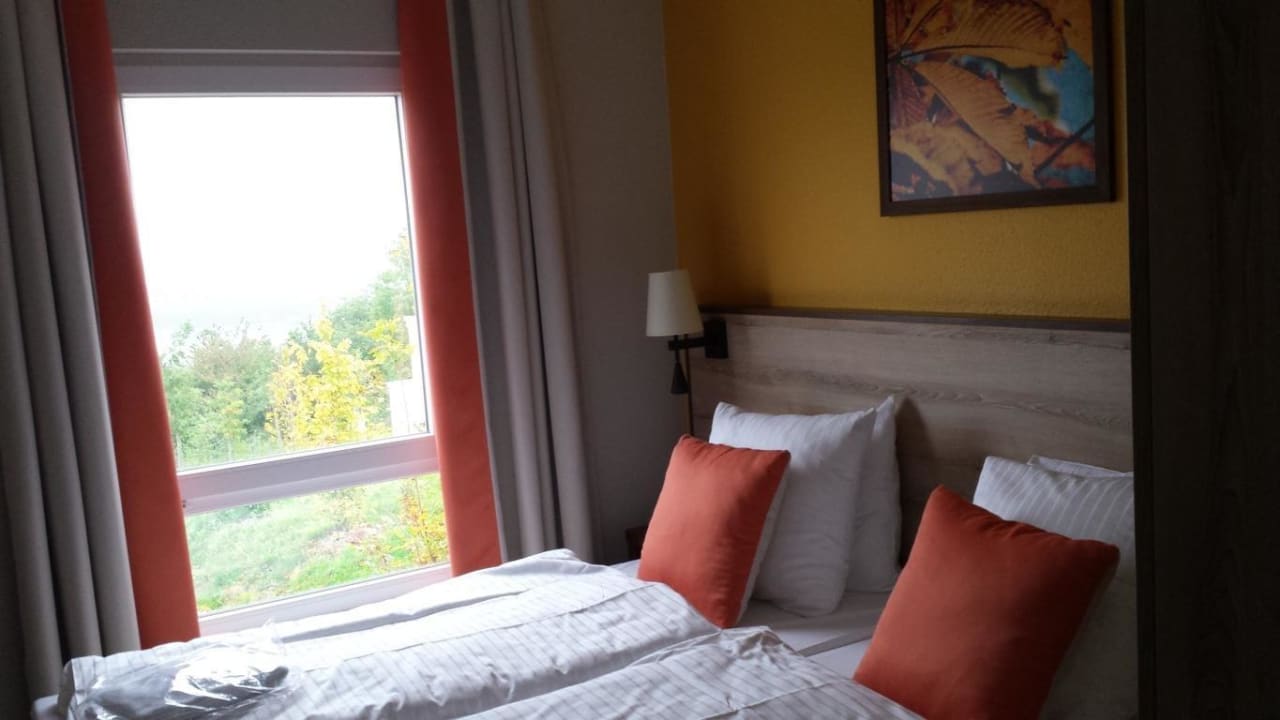Schlafzimmer mit Seeblick Center Parcs Park Bostalsee