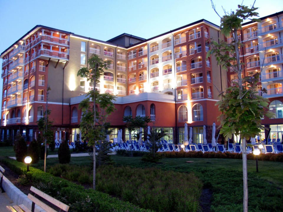 Blick zum Haus 2 in der Dämmerung Sol Luna Bay