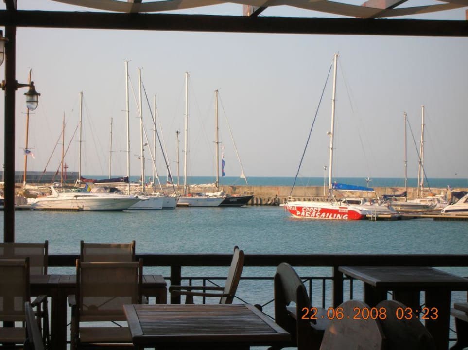 Вид с террасы Hotel Mistral