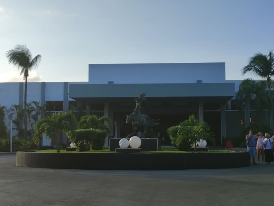 Außenansicht Hotel Riu Tequila