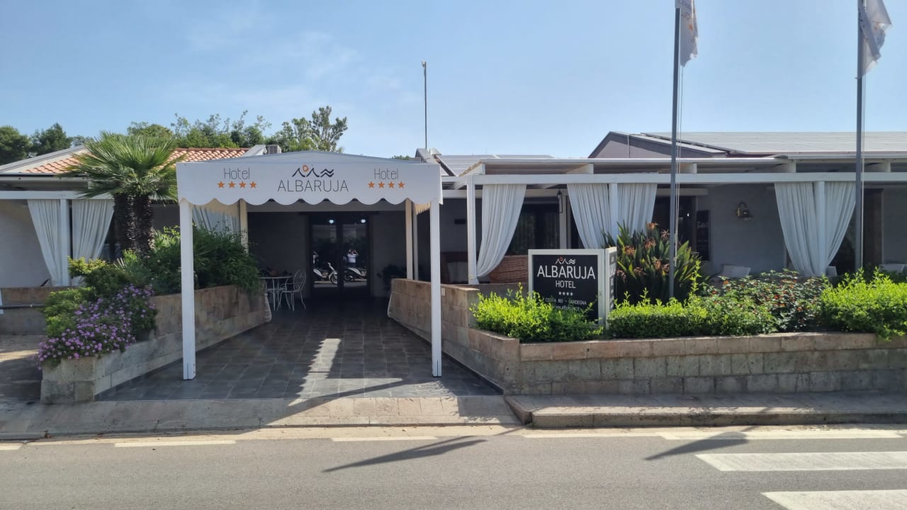 Außenansicht Hotel Albaruja