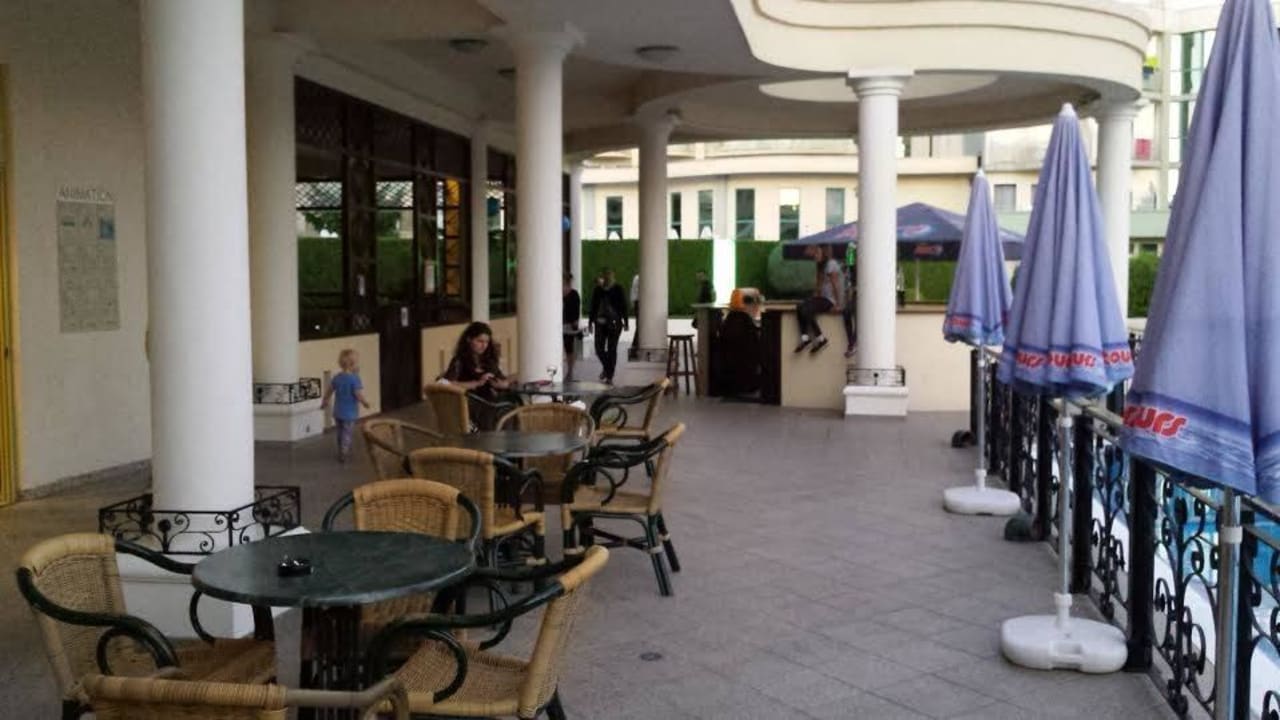 Sitzgelegenheiten an der Bar DAS Club Hotel Sunny Beach