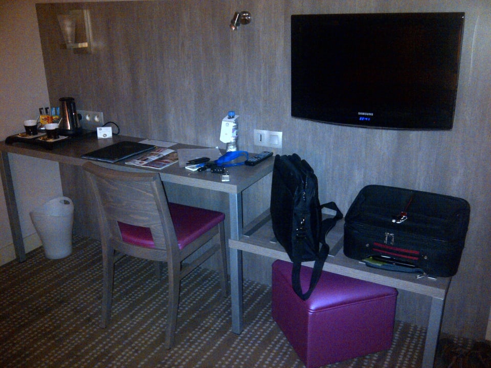 Auch ne kleine Kaffee/Tee-Bar im Zimmer Mercure Hotel Dinan Port Le Jerzual