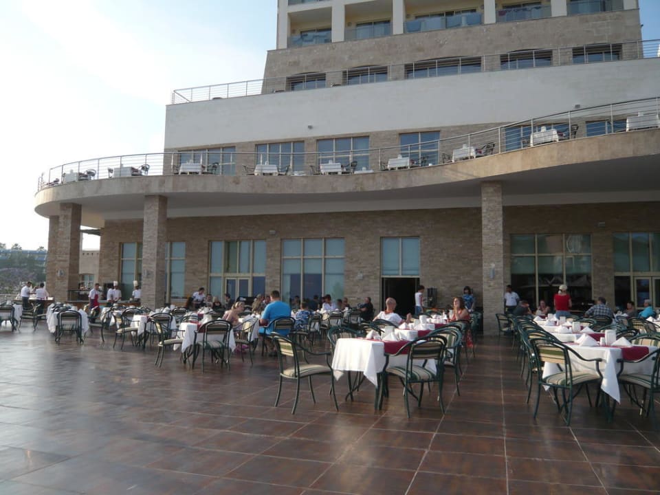 Beim Abendessen auf der Terrasse Horus Paradise Luxury Resort & Club