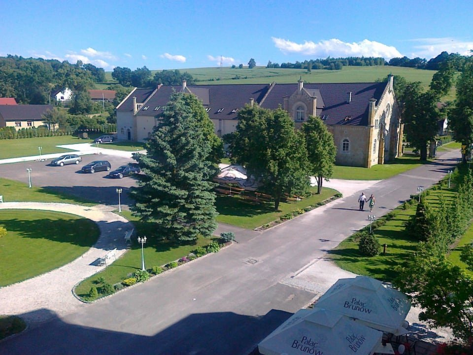 Dawna Powozownia i parking Hotel Pałac Brunów