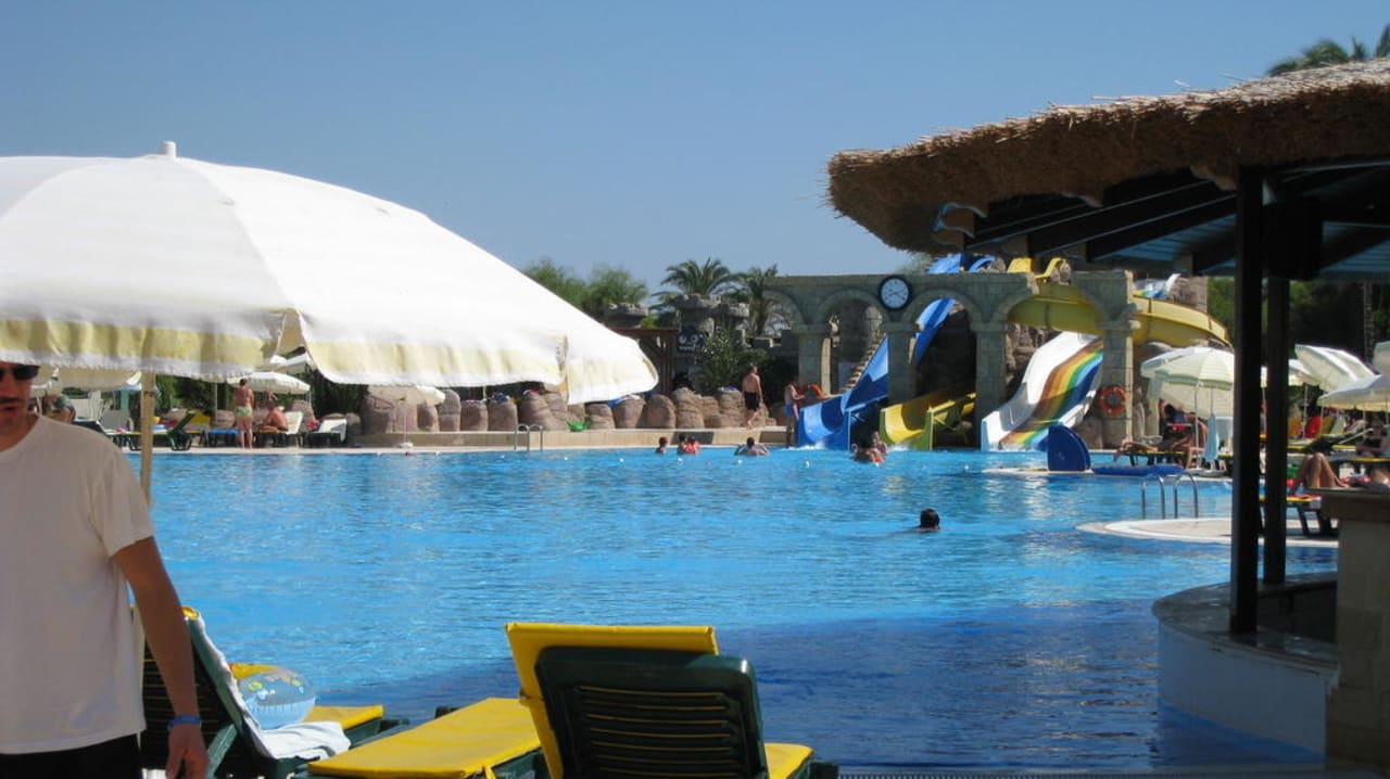 Центральный бассейн TUI KIDS CLUB Felicia Village