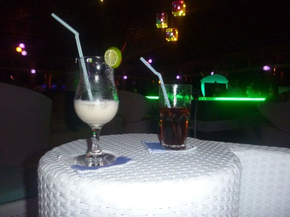 Dhoni-Bar Meeru Maldives Resort Island