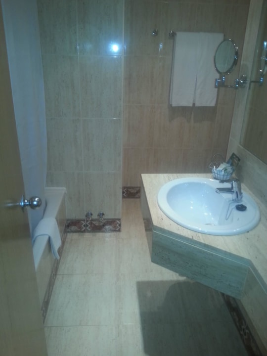 Badezimmeransicht AYA Seahotel - Adults only
