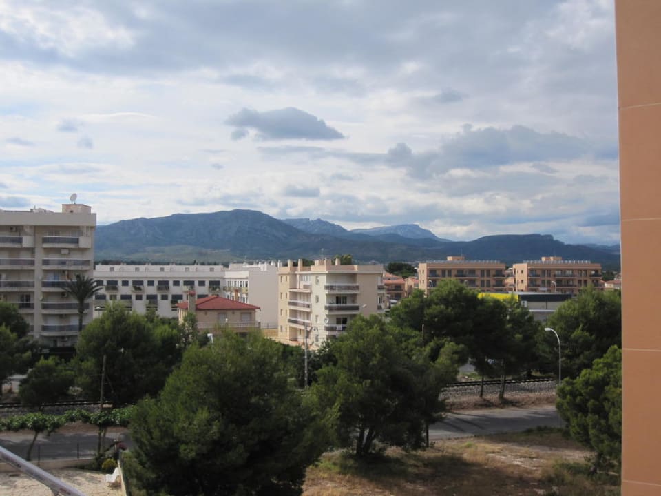 Bahnlinie hinter dem Haus Hotel Gavina d' Or