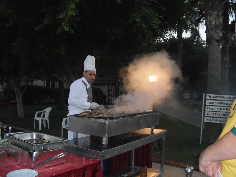 1. mal die Woche Buffet am Pool Hotel Royal Garden Beach