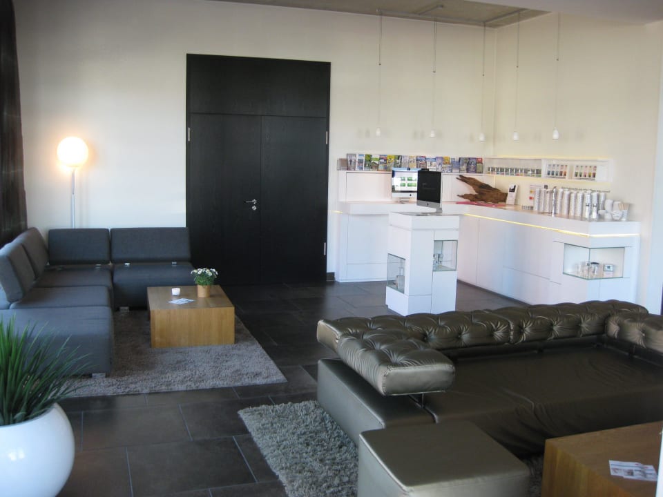Lobby mit Teeecke Strandgut Resort