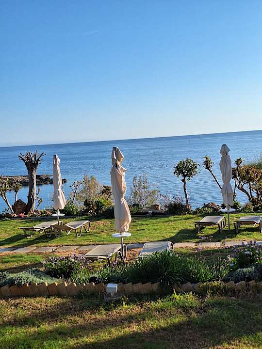 Strand Crystal Springs Beach Hotel