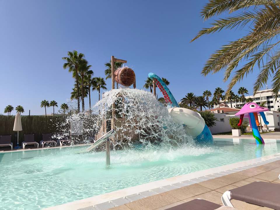 Pool HL Miraflor Suites Hotel