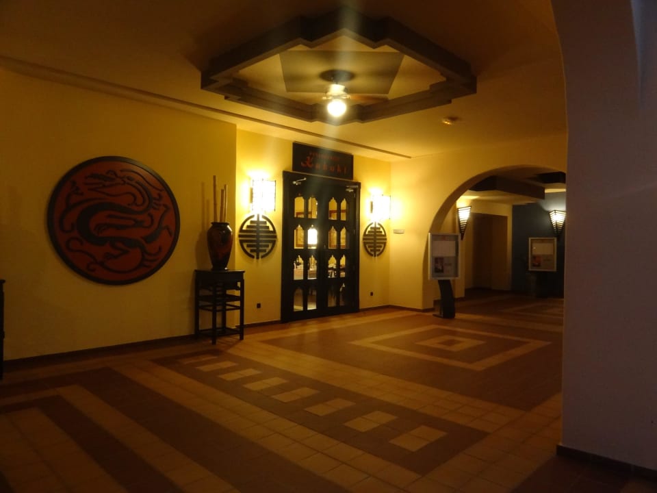 Eingang zum asiatischen Themenrestaurant Hotel Riu Touareg