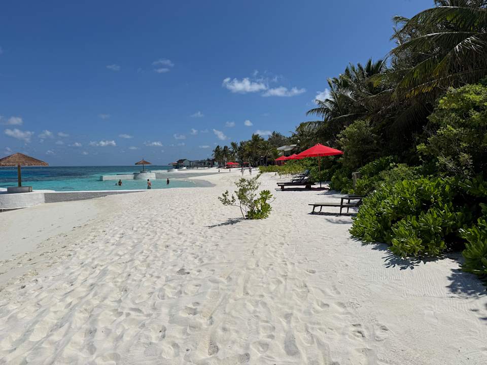 Strand OBLU SELECT at Sangeli Island